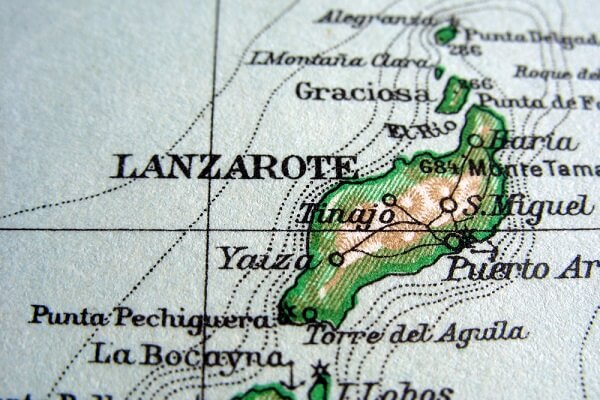 De mooiste reisgidsen over Lanzarote kaart uit boek