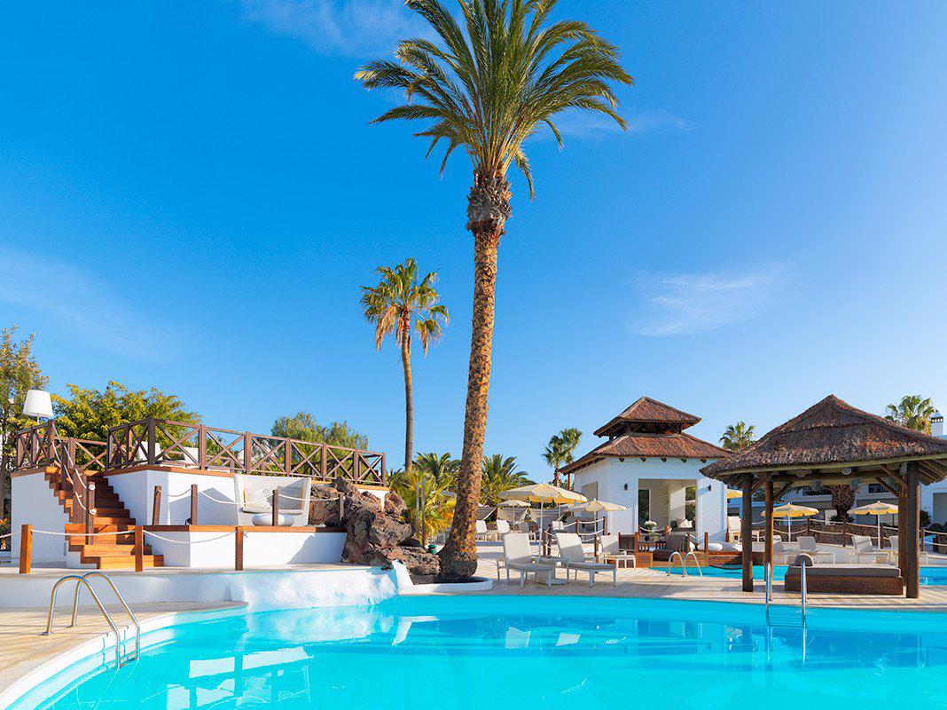 8 daagse vliegvakantie naar H10 White Suites in playa blanca, canarische eilanden