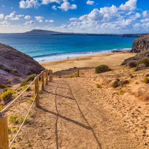 Het wandelpad naar het strand op Lanzarote